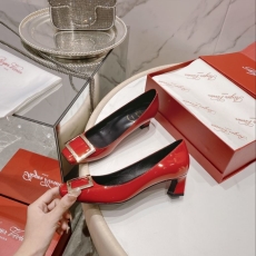 Roger Vivier flat shoes